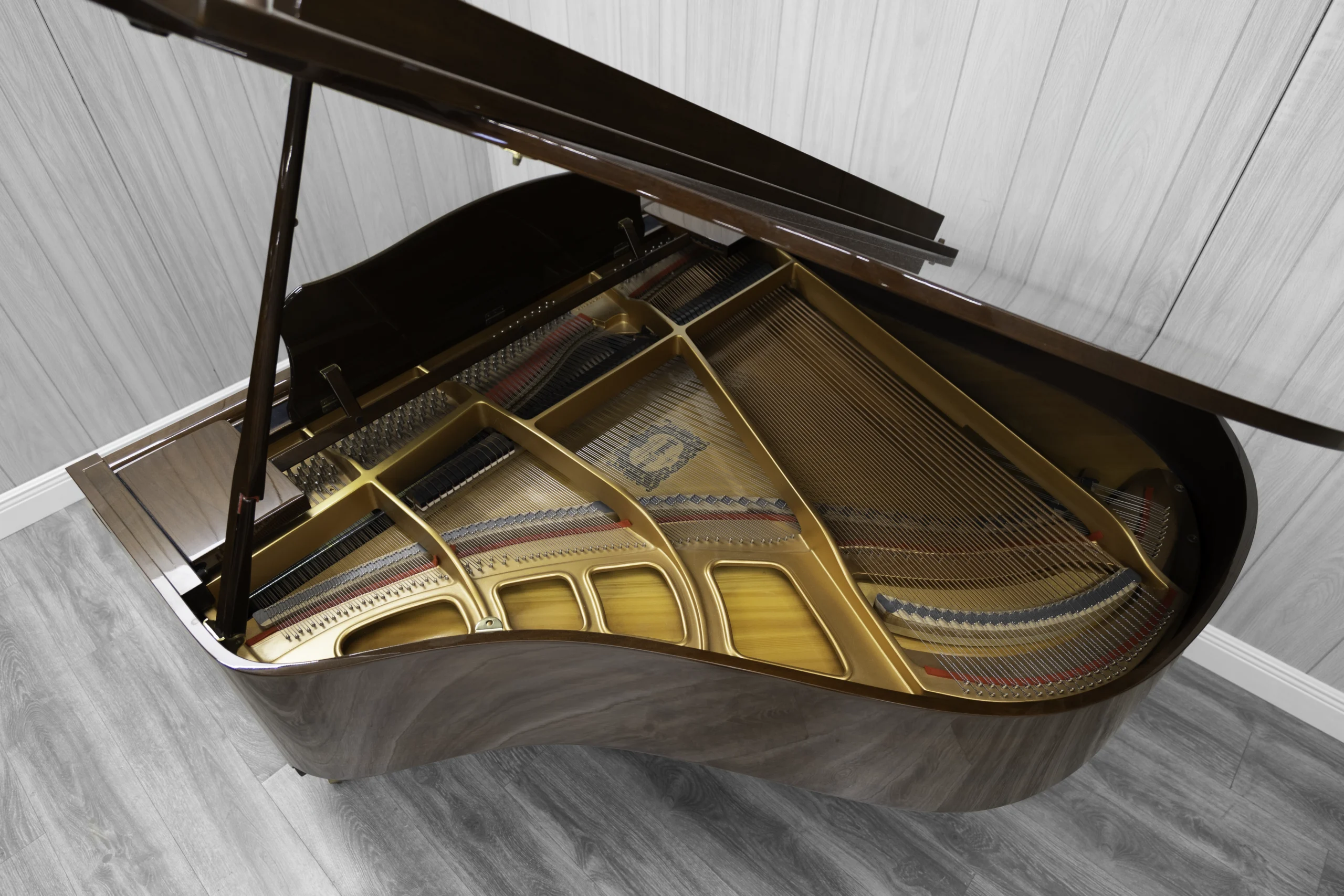 A pre-owned Yamaha GH1 baby grand piano in a beautiful mahogany finish with brass hardware.